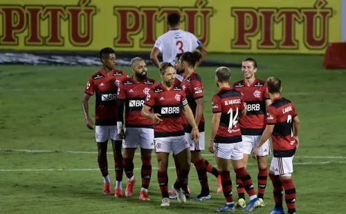 Titulares do Fla comemorando gol no Cariocão. (Foto: AGIF)