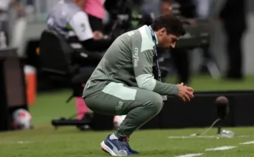 Abel Ferreira, do Palmeiras, cabisbaixo. Foto: Getty Images