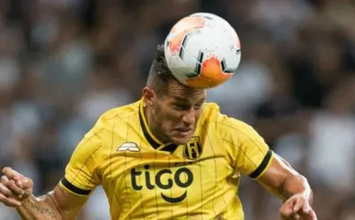 Bobadilla, em campo pelo Guaraní-PAR. (Foto: Getty Images)