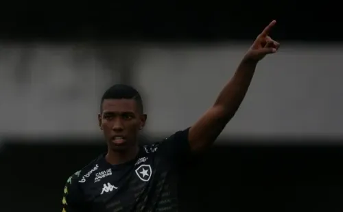 Kanu tem contrato no Botafogo até dezembro de 2022 (Foto: Vitor Silva/Botafogo)