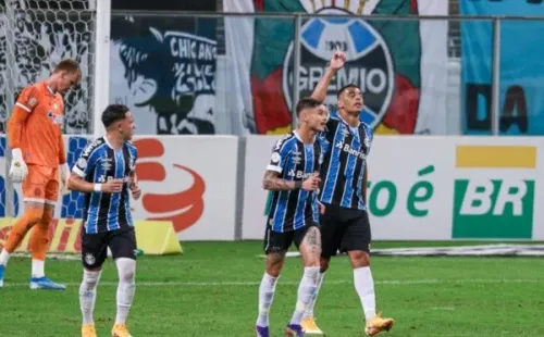Comemoração de gol do Grêmio. Foto: AGIF