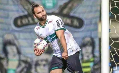Léo Gamalho tem 6 gols em 6 jogos pelo Coxa até aqui na temporada (Foto: Reprodução/Twitter @BFelipe22)