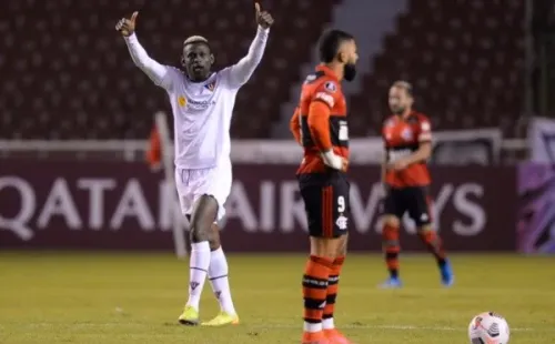 Comemoração de jogador da LDU contra o Flamengo. Foto: Getty Images 
