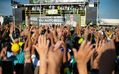 Bolsonaro durante um ato. (Foto: Getty Images)