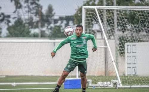 Jhony Douglas em ação pelo Coritiba. Foto: Divulgação/ Coritiba