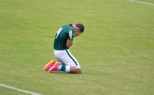 Luizão comemora um dos gols pelo Coxa na Copa do Brasil Sub-20 (Foto:Jhony Pinho/AGIF)