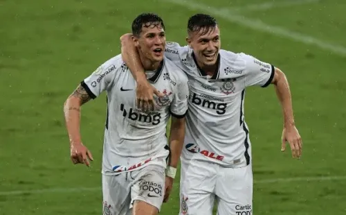 Mateus Vital e Piton são alvos recentes do Corinthians sondados por clubes da Itália (Foto: Thiago Ribeiro/AGIF)