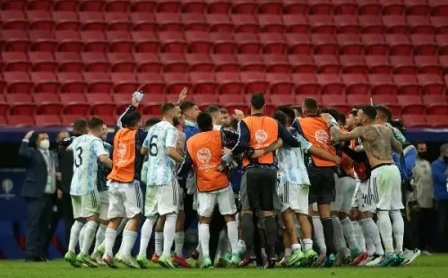 Argentina comemorando a classificação para a decisão da Copa América. (Foto: Getty Images)