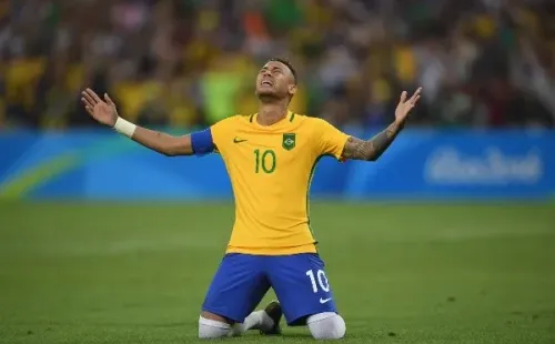 Neymar celebra a medalha de ouro nas Olímpiadas do Rio-2016 (Foto: Getty Images)