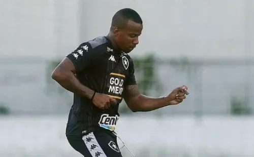 Guilherme Santos nem viajou a Brusque e dará lugar a Rafael Carioca na LE (Foto: Vitor Silva/Botafogo)
