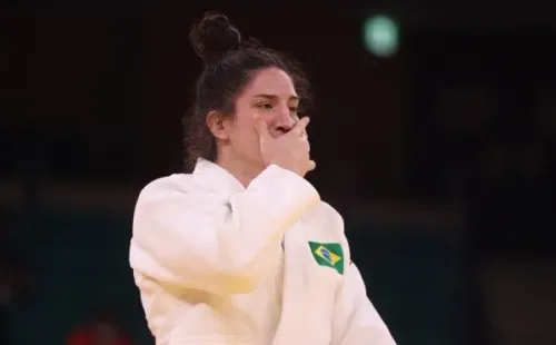 Mayra Aguiar se emociona após conquista nos Jogos Olímpicos de Tóquio. Foto: Getty Images