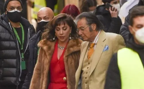 Filme House of Gucci com os astros Lared Neto, Al Pacino e Lady Gaga divulga pôsteres nas redes sociais. (Foto: Reprodução)