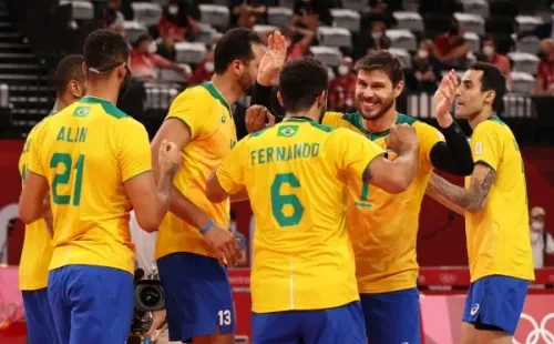 Brasil enfrenta os Atletas da Rússia em busca da vaga na final (Foto: Getty Images)