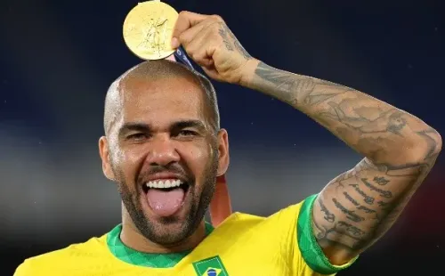 Daniel Alves é maior campeão da história do futebol. (Foto: Getty Images)
