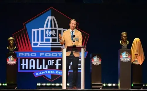 Peyton Manning durante discurso no Hall da Fama (Getty Images)