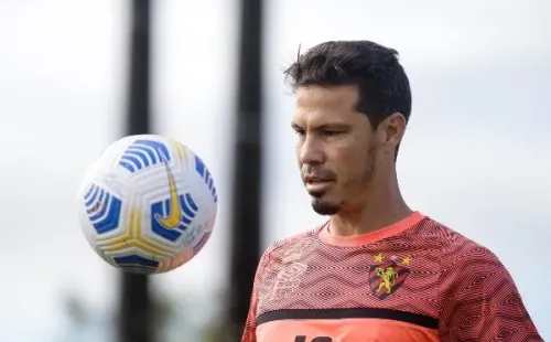 Hernanes está à disposição e pode fazer sua estreia pelo Papai da Cidade – Foto: Site Oficial Sport Club do Recife