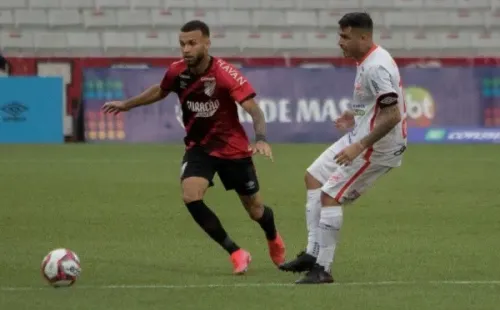 Jajá disputou 9 partidas pelo Athletico no Campeonato Paranaense, mas acabou emprestado ao CRB (Foto:Robson Mafra/AGIF)