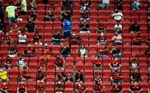 Torcida em jogo do Flamengo, no Mané Garrincha. (Foto: Getty Images)