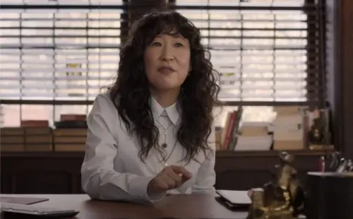 Sandra Oh, atriz de Grey’s Anatomy chega na Netflix com a comédia The Chair. (Foto: Reprodução)