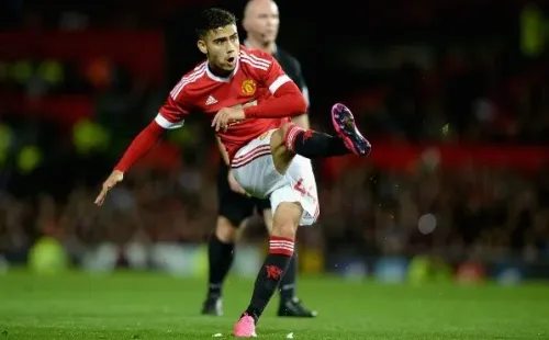 Andreas Pereira se acostumou a “flutuar” pelo meio nos tempos de United e outros clubes da Europa (Foto: Gareth Copley/Getty Images)