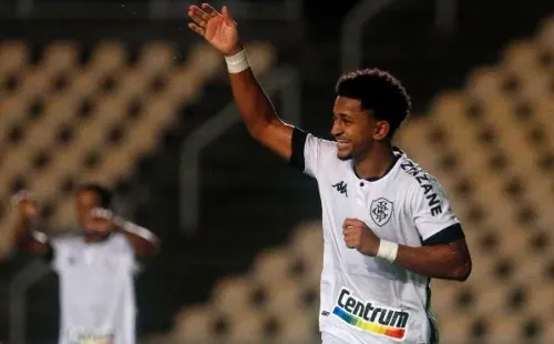 Warley tem contrato até dezembro e diretoria ainda não se manifestou sobre futuro do ala (Foto: Vitor Silva/Botafogo)