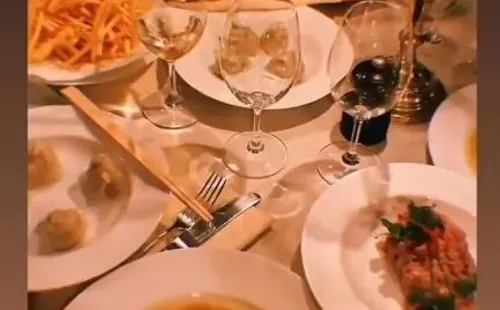 O jantar foi compartilhado de forma discreta pelas duas. (Imagem: Reprodução/Instagram)