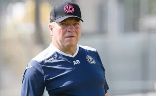 Abel só esteve à frente do Lugano em cinco partidas na Suíça (Foto: Divulgação/Site Oficial Lugano)