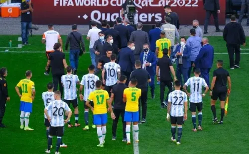 Irregularidades de jogadores argentinos e descumprimento de orientações motivaram suspensão da partida | Crédito: Marcello Zambrana/AGIF