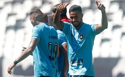 Diego Gonçalves vinha como titular do Botafogo na Série B até sofrer lesão séria no quadril (Foto: Vitor Silva/Botafogo)