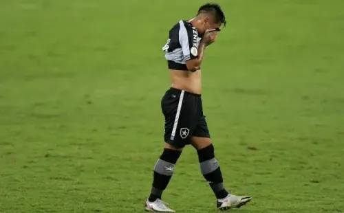 Lecaros se despede do Botafogo sem ter balançado as redes nenhuma vez