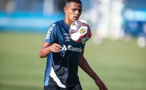 Vanderson assumiu vaga de titular na LD do Grêmio em 2022 e desbancou Rafinha (Foto: LUCAS UEBEL/GRÊMIO FBPA)