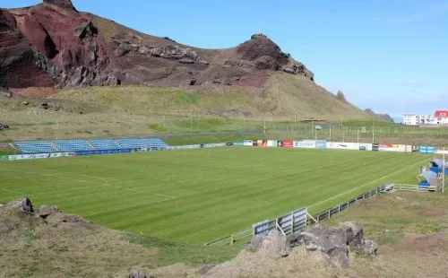 O campo localizado em Hasteinsvollur, Finlândia, onde Íþróttabandalag Vestmannaeyja joga (Fonte: Wikipedia)
