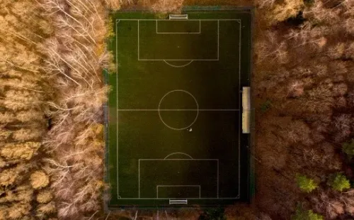 Perdido em um bosque exuberante, este estádio impecável em Moscou brilha (Fonte: Unsplash)