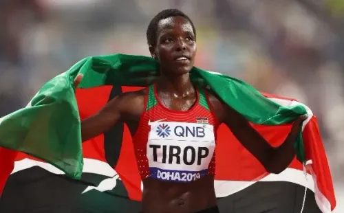 Corredora foi bronze na final feminina de 10.000 metros no 17º Campeonato Mundial de Atletismo da IAAF | Crédito: Getty Images