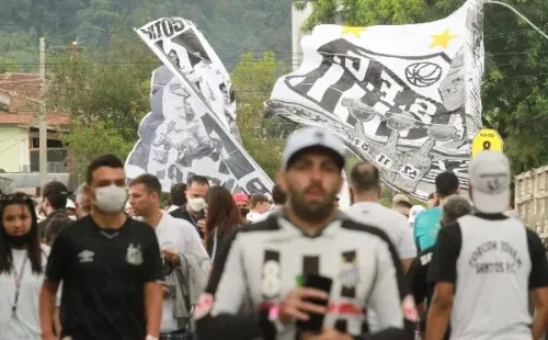 Torcida do Santos na Vila Belmiro. (Foto: Fernanda Luz/AGIF)