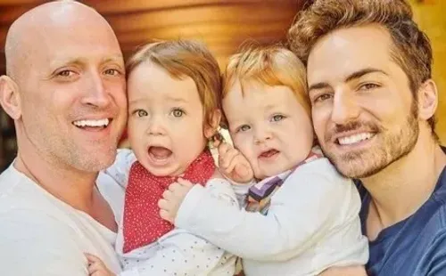 Paulo Gustavo com o marido Thales e os dois filhos – Foto: Reprodução