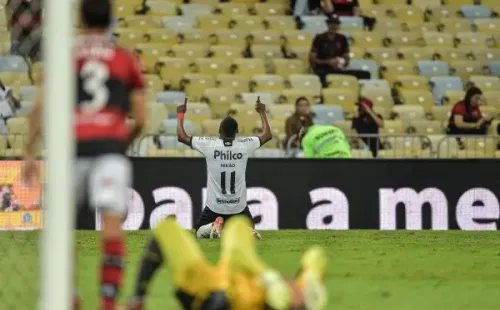 Nikão marcou dois dos três gols do Athletico (Foto: Thiago Ribeiro/AGIF)