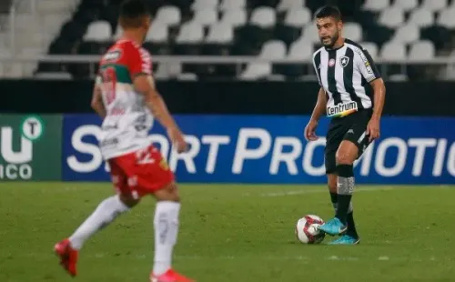 Volante se tornou peça fundamental no esquema de Enderson Moreira (Foto: Vitor Silva/Botafogo)