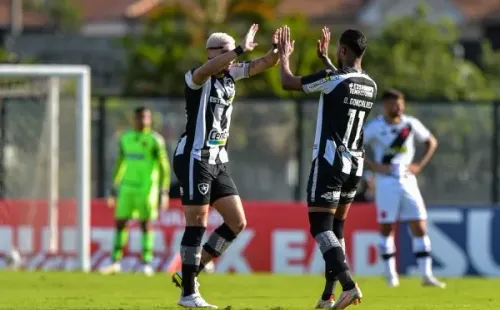 Navarro e Diego Gonçalves marcaram na partida (Foto: Thiago Ribeiro/AGIF)