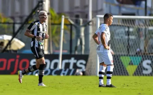 Navarro marcou um dos 4 gols do Botafogo na goleada contra o Vasco (Foto: Thiago Ribeiro/AGIF)