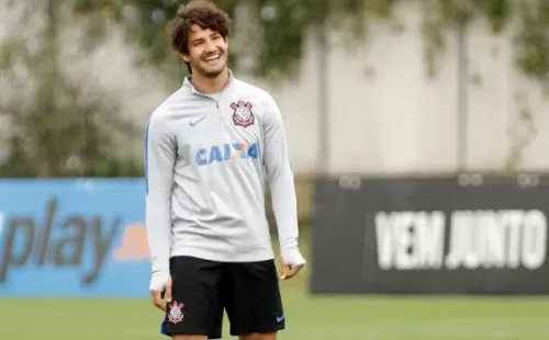 Foto:Daniel Vorley/AGIF | Alexandre Pato tem passagem apagada pelo Corinthians