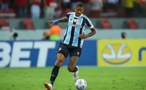 Foto: Pedro H. Tesch/AGIF - O meia é alvo de contratação do Fluminense para próxima temporada