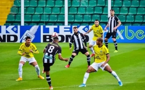 Foto: Foto: R.Pierre/AGIF/ Figueirense em campo.