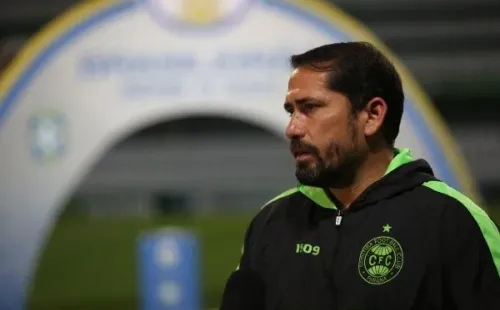 Divulgação/Coritiba – Técnico paraguaio manifestou interesse em continuar no comando da equipe paranaense.