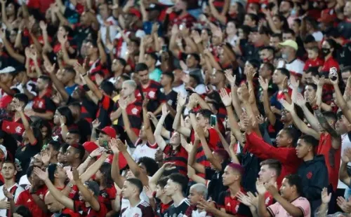 Torcida compareceu e apoiou, mesmo após perda da Libertadores (Foto: Gilvan de Souza/Flamengo)