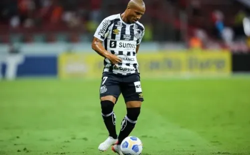 Foto: Pedro H. Tesch/AGIF - Perdeu espaço na equipe após queda no rendimento