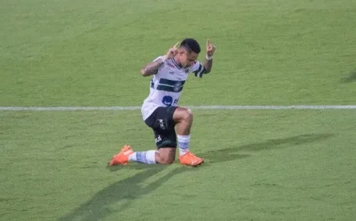 Foto: Robson Mafra/AGIF – Neilton pertence ao Coritiba, onde jogou a Série A em 2020