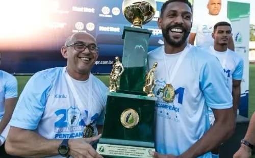 Ricardo Chicarelli/Londrina EC – Bidía comemorando o título do Paranaense de 2021