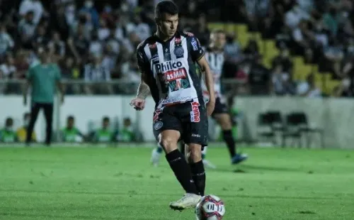 Foto: Joao Vitor Rezende Borba/AGIF – Jogador ganhou espaço entre os titulares na reta final com Ricardo Catalá