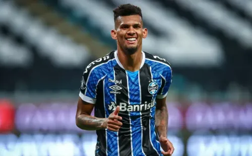 Foto: Lucas Uebel/Grêmio – Zagueiro Rodrigues voltou a ser alvo de clube dinamarquês e pode sair a janela de 2021